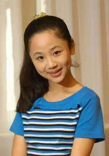这就是11岁的杨紫了,这张图片是《孝庄秘史》中饰演少年宛如的时候的