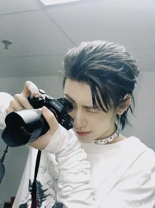 照片↓①小鬼-王琳凯小鬼②果然天空娱乐-狗然90造型_monation__mo