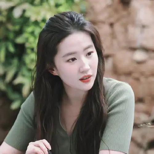 刘亦菲捧花头像