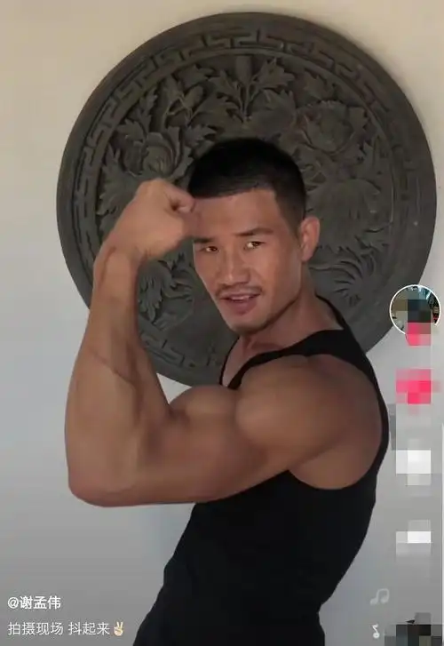 嘎子哥谢孟伟再拍抗日电影片场大秀肌肉身材健硕野性十足