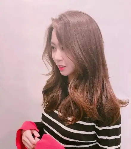 韩式长发微卷造型
