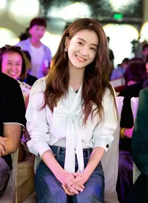 张雪迎牛仔长裤性感知性写真图片