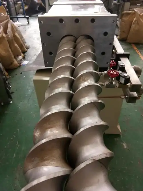 pet双螺杆造粒机主营项目