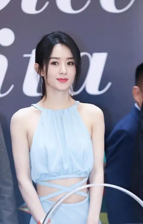 赵丽颖身材虽然"平平",但真懂怎么遮掩短处,低马尾更显元气