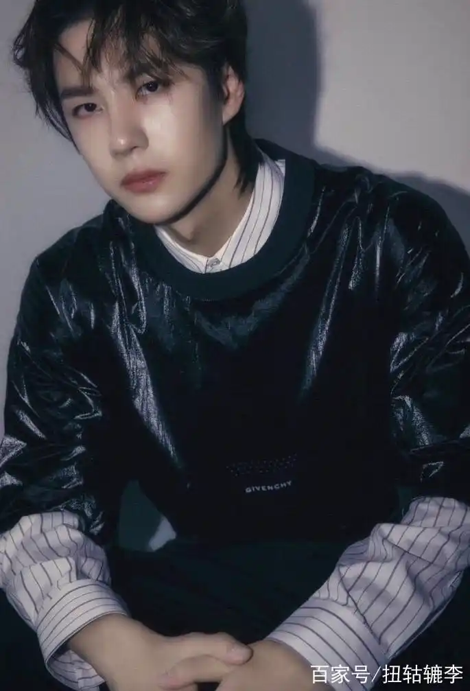 酷盖来袭,王一博黑色帅气组照,暗黑风