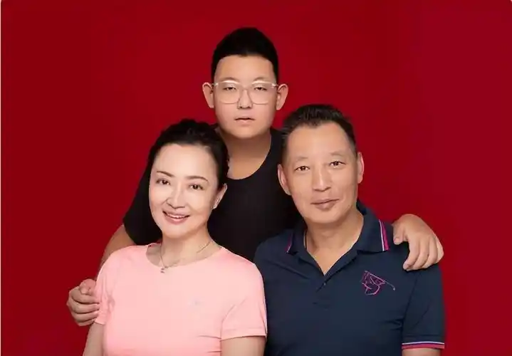 央视名嘴沙桐离婚,妻子暗示婚姻无性,遭原配发文嘲讽