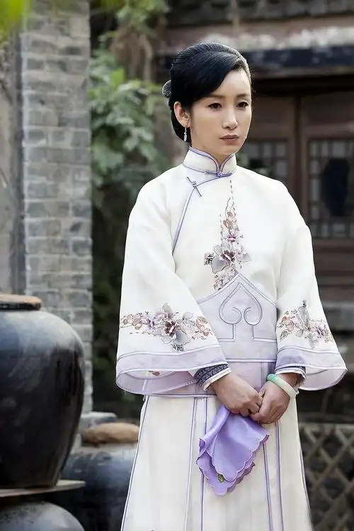 秦海璐个人资料简介:嫁离异王新军生一子,孕期撑起家庭,如今婆婆将她