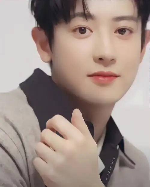 朴灿烈最新杂志封面