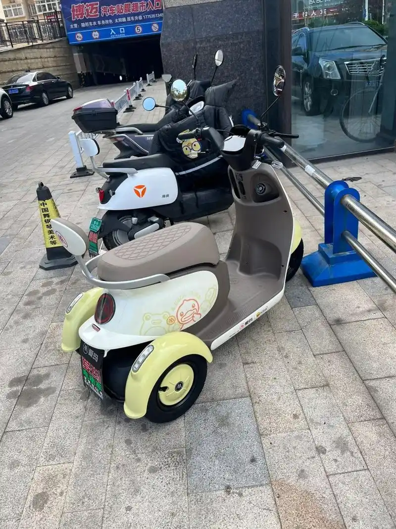 出爱玛电动三轮车 只开一次 爱玛三轮电动车 新款q70 烟台自提 今天刚