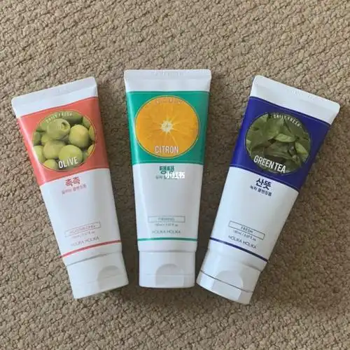 holika holika 皂基绿茶洗面奶挺好用的!
