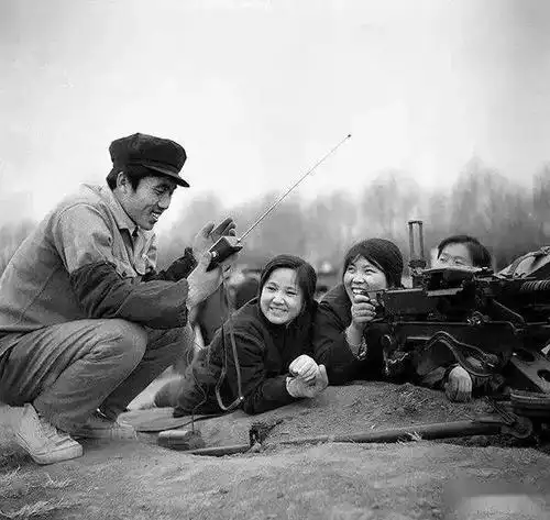 70年代珍贵影像和百张高清照片带你一起回忆过去的时光