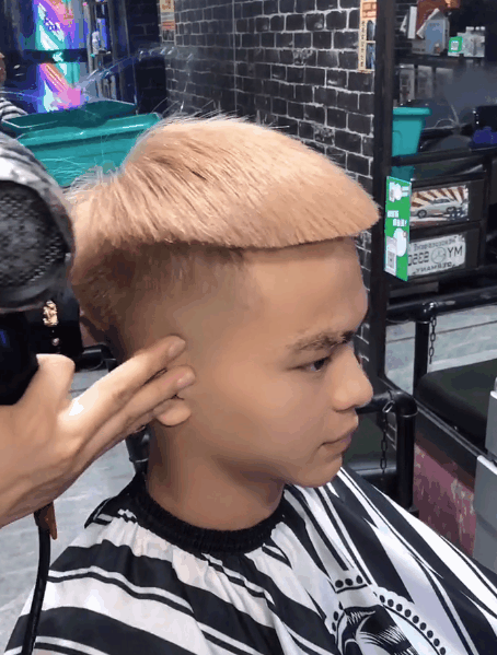 兴风作浪的精神小伙来了比大妈大爷更狂野