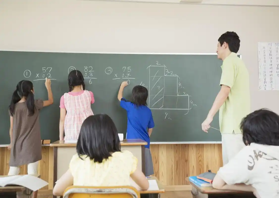 小学生快乐课堂图片可爱儿童学习小学生课堂快乐课堂