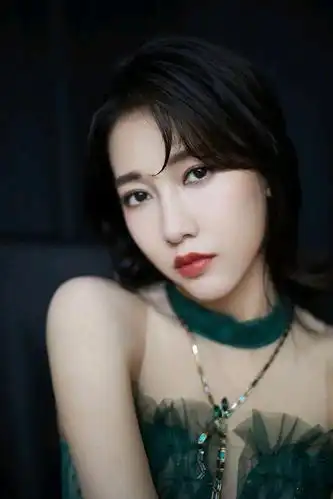 弦子美丽清纯风采照人高清壁纸