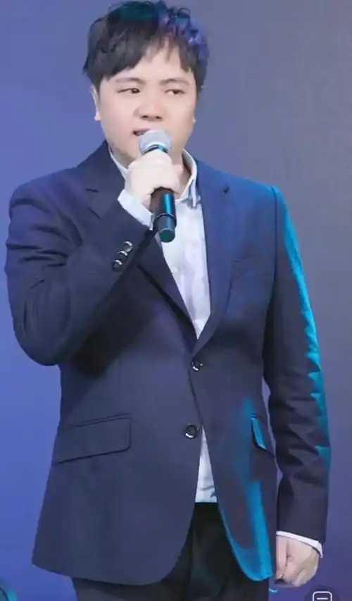 郑源惊讶到我了,他不但会唱那么多别人的歌,他粤语居然还那么好