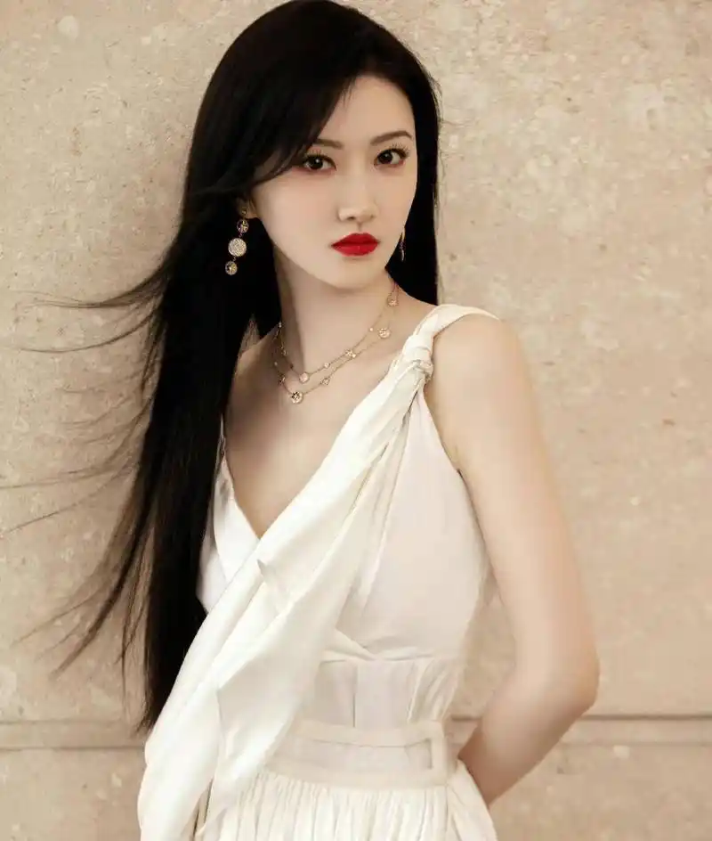 33岁景甜穿白裙太美了,恨天高搭配妩媚又优雅,画面简直过于撩人_气质