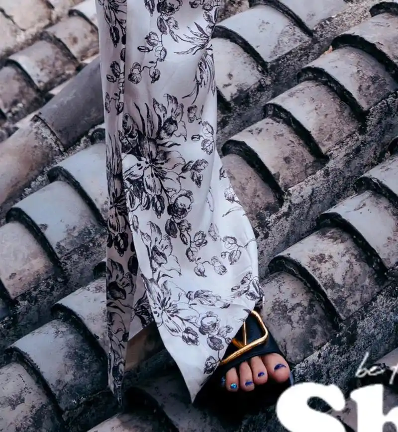 演员曹曦文光脚拍摄写真集,2022年,曹曦文特别出演的古装剧《星汉灿烂