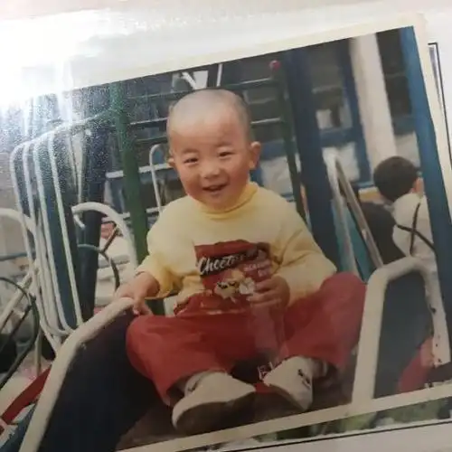 13:31来自iphone客户端我的黑眼圈小时候就有了l不会讲鬼故事的张震的