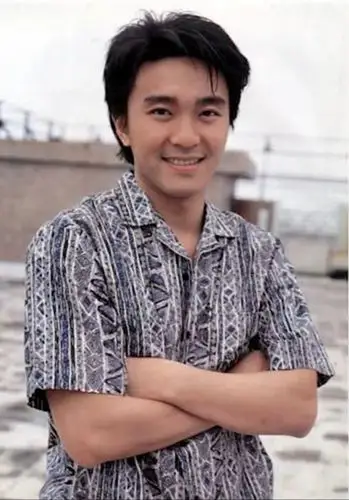 周星驰年轻的时候也太帅了吧,一个回眸,迷倒万千少女