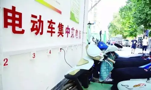电动车集中充电区亮相天水街头每天只需投币1元就能充电
