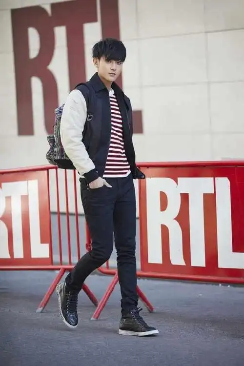 黄子韬辛芷蕾同框比怼宠cp还般配