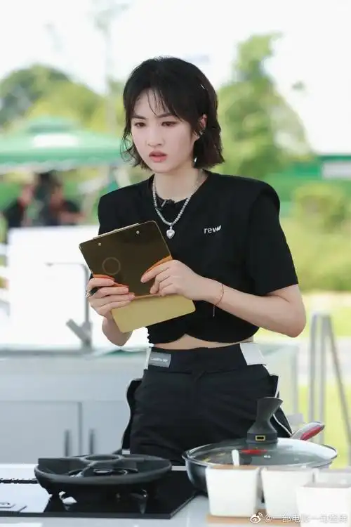 《中餐厅》第五季首播,节目中觉得小公主姚安娜有点憨厚