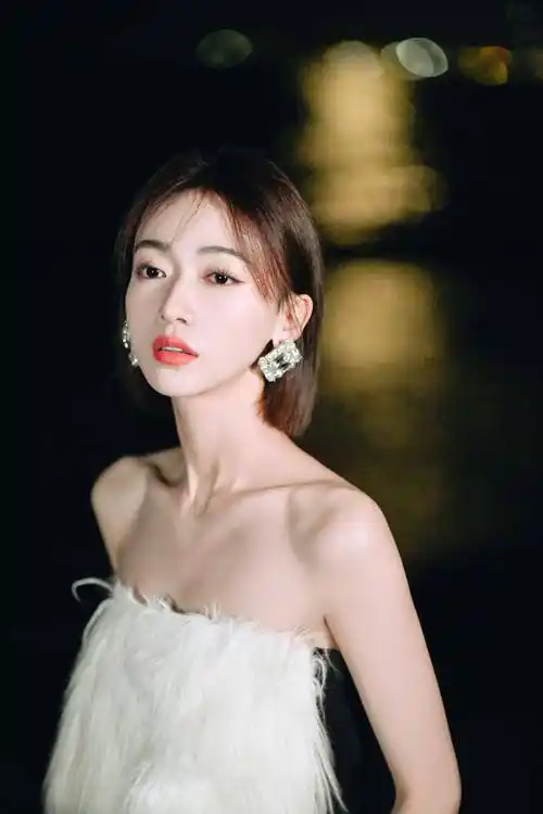 欢娱影视演员吴谨言今日出席芒果tv招商会