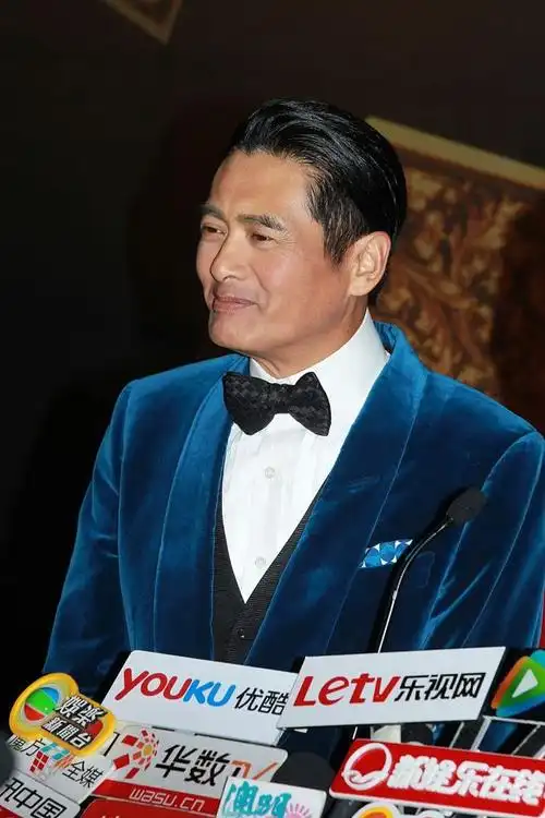 "周润发:裸捐56亿,真正的慈善家"