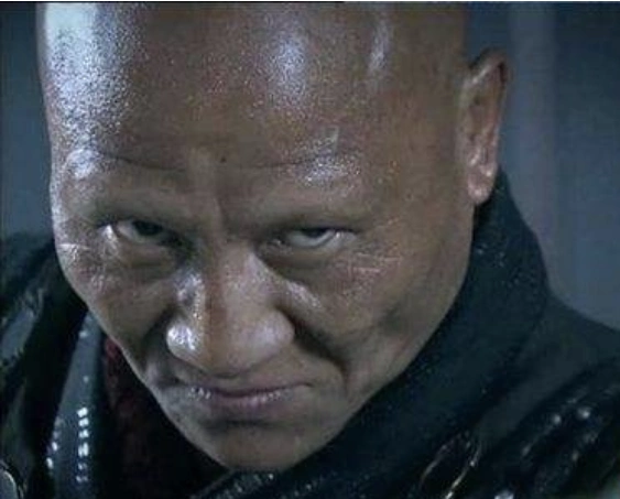 他演了几十年"光头"深入人心,娶了个如花似玉的老婆让人嫉妒!