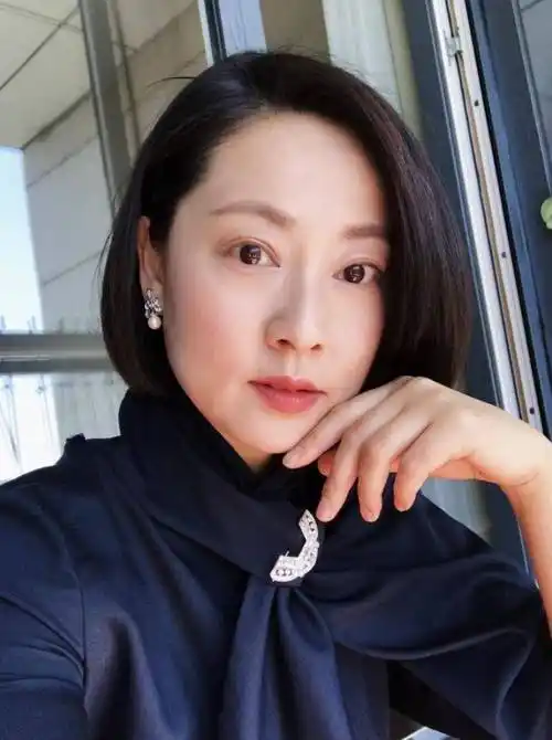 张卫健老婆晒小背心照,网友大呼绝地反击,因流产放弃生育_张茜_时候