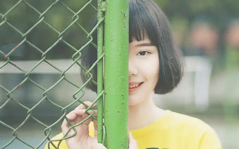 网球短发美女复古日系写真桌面壁纸