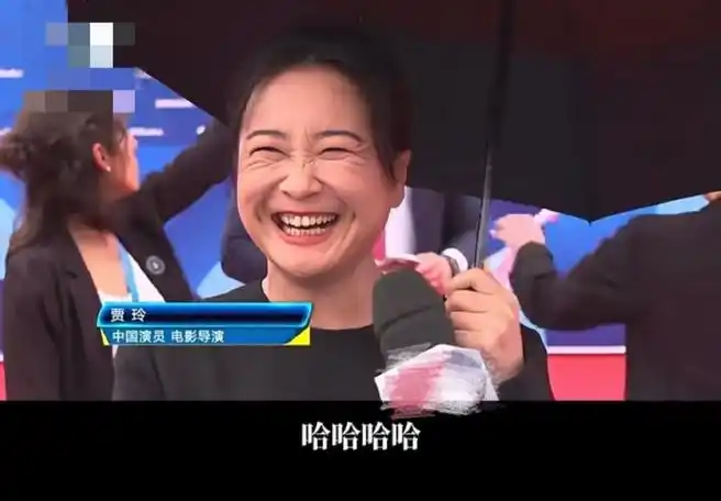 央视镜头下的贾玲还是那么爱笑