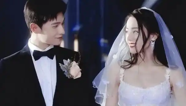 媒体曝杨洋王楚然疑领证,海边热吻疑被偶遇,网友:无风不起浪