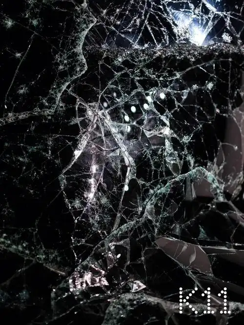 艺展上新|深入近千小时搭建的破碎玻璃空间