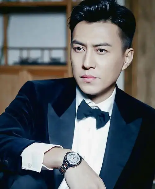 著名男演员靳东的字不错线条纤细字体秀气网友不够霸气