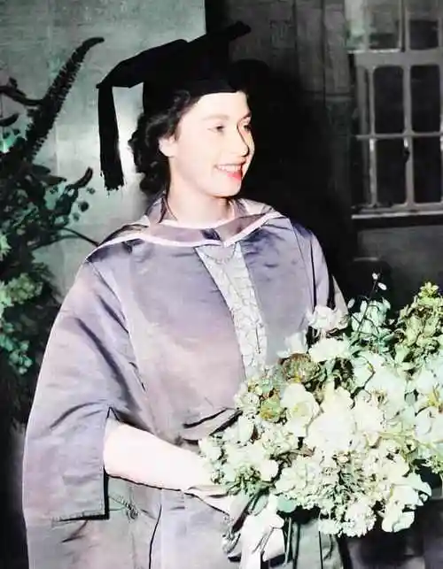 惊艳了时光,这是英国女王伊丽莎白二世的年轻照片