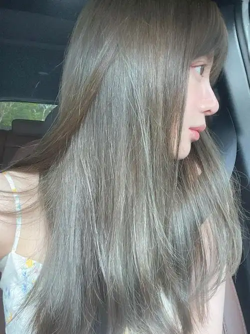 亚麻闷青色显白发色