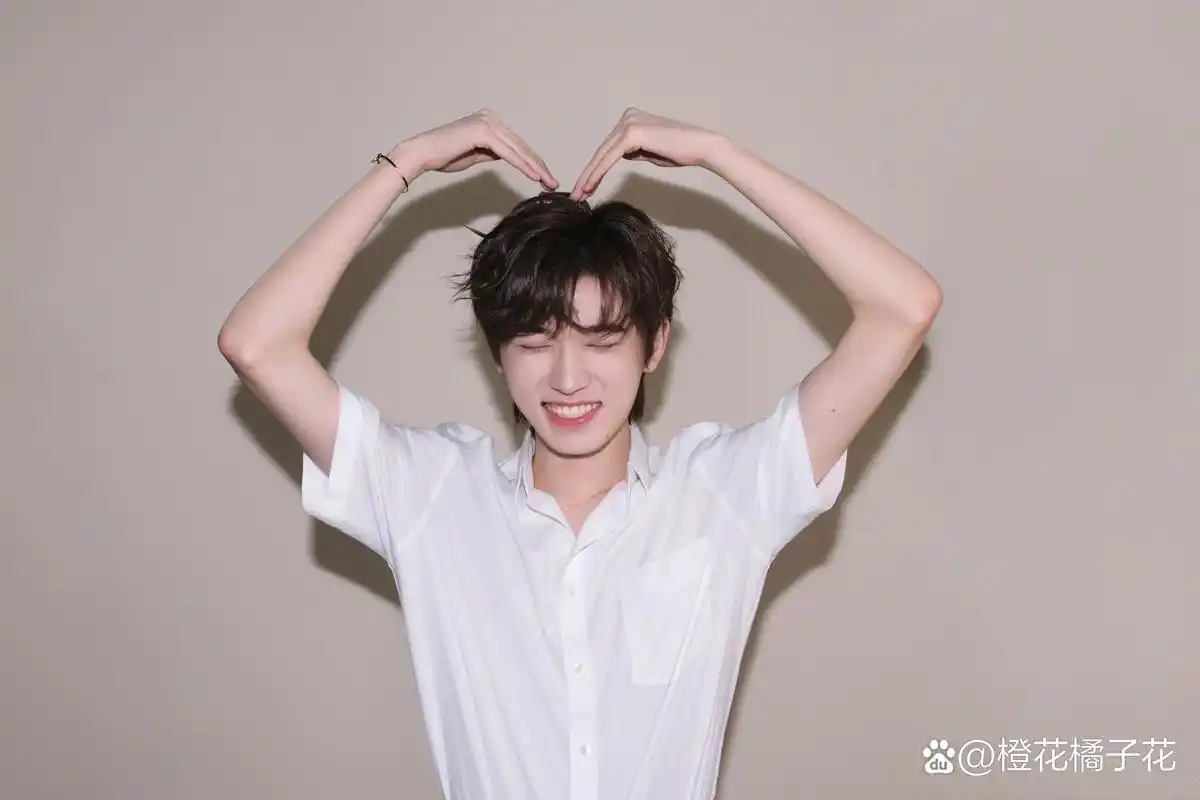 宋亚轩# #安利# #宋亚轩神仙颜值# 又是被轩轩美貌折服的一天![鼓芣]