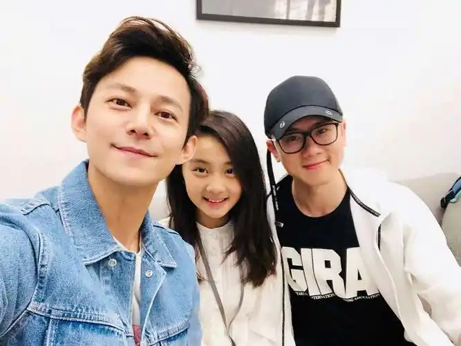 黄忆慈为什么被黑 黄多多被曝患上抑郁不爱笑是什么情况