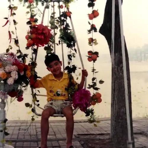 个阶段: 第一阶段七八岁时:张云雷小时候就在郭德纲身边学习传统曲艺