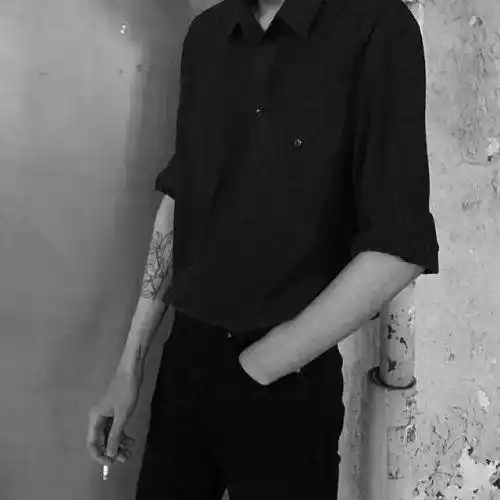 男生头像伤感霸气黑白头像,碎碎念念成为身边岁岁年年_头像_岁岁年年