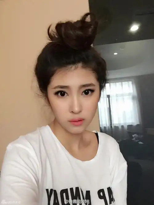 刘晓宇女友钟鹿纯美艳私照