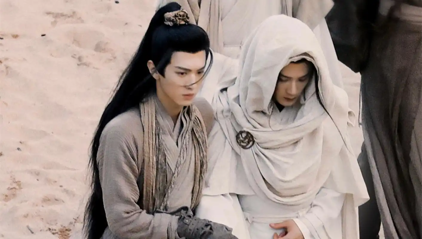 大家想想就知道了,他们把名字改成了《烽火流金》,怎么看怎么跟电视剧