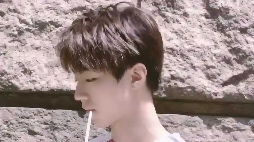 继王源吸烟事件后王俊凯也摊上事了网友这样下去要凉凉