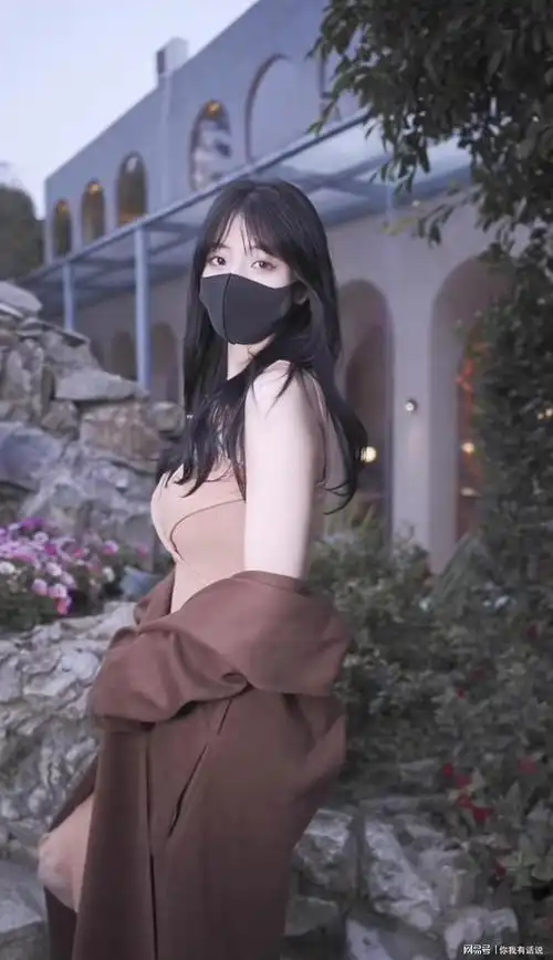 戴口罩的小姐姐