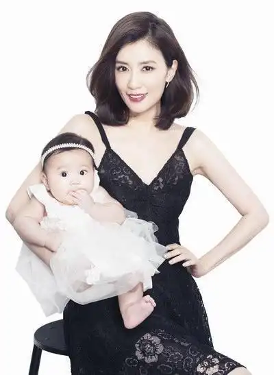 43岁贾静雯宣布要怀第4胎网友留言还是别生了年龄不小了