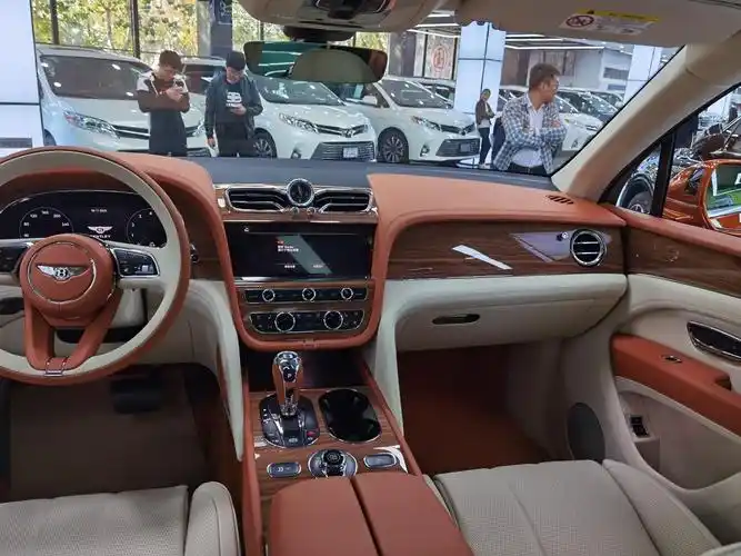 【国六21款宾利添越豪华suv报价 高端性能解析_鸿业腾飞汽车活动】