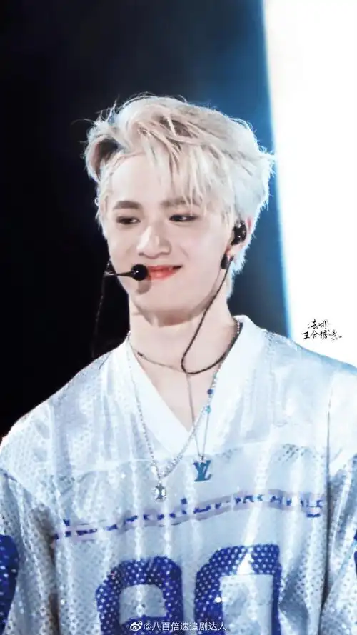 刘耀文这套舞台妆造真的封神了银发好