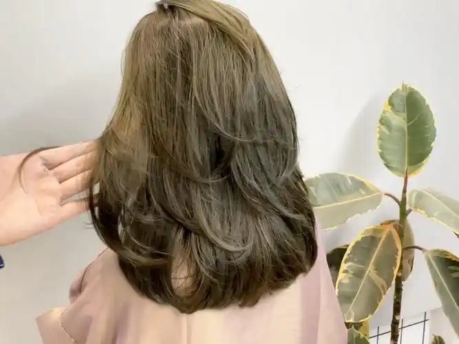 笔记灵感  不用漂的亚麻青棕色～质感发色超显肤色冷白皮的发色