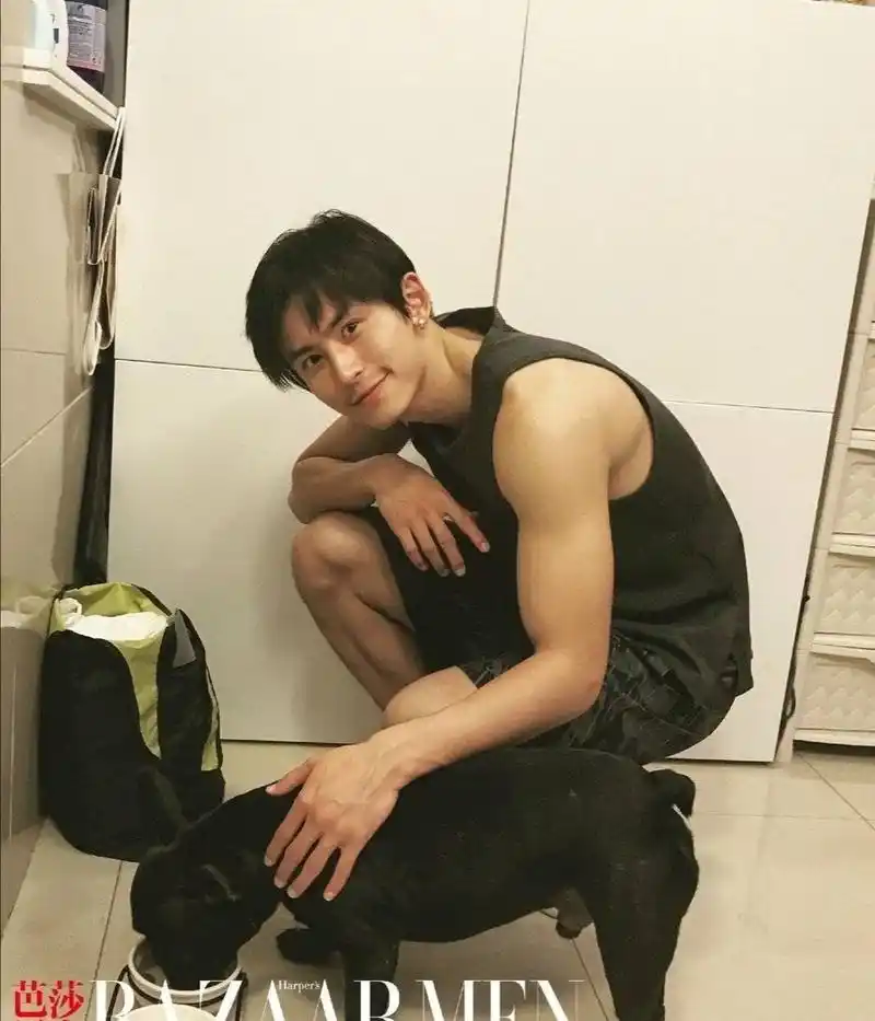 张哲瀚翘臀细腰好身材登上热搜令网友赞不绝口